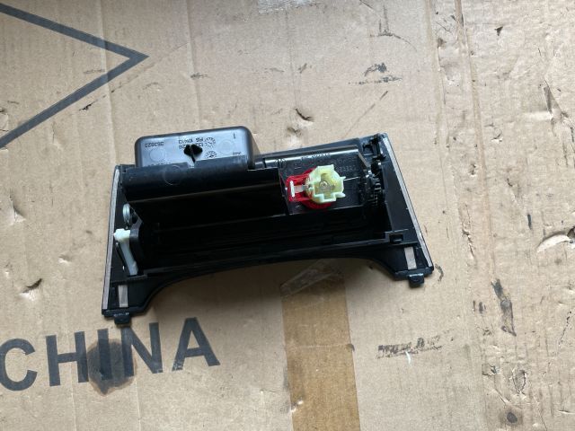 bontott OPEL INSIGNIA Első Hamutartó