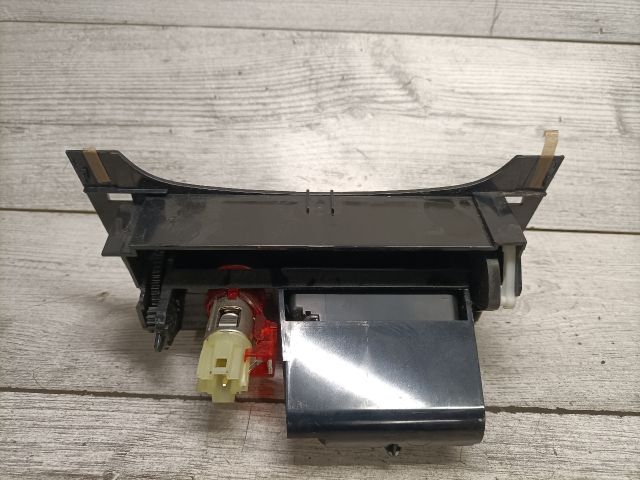 bontott OPEL INSIGNIA Első Hamutartó