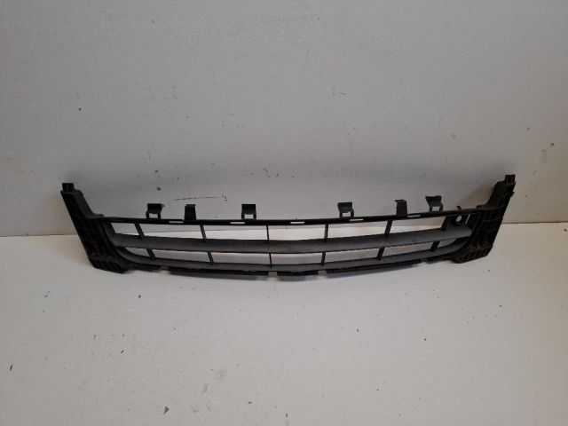 bontott OPEL INSIGNIA Első Lökhárító Alsó Középső Díszrács