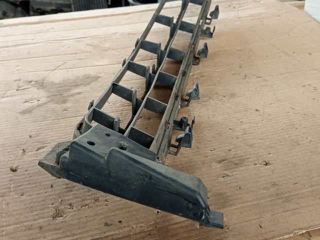 bontott OPEL INSIGNIA Első Lökhárító Alsó Középső Díszrács