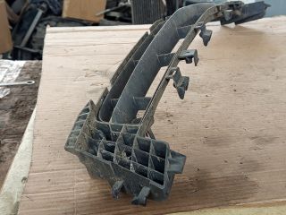 bontott OPEL INSIGNIA Első Lökhárító Alsó Középső Díszrács