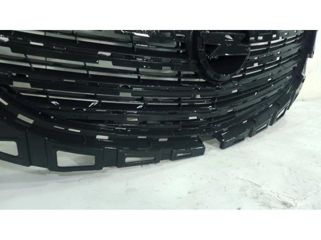 bontott OPEL INSIGNIA Első Lökhárító Alsó Középső Díszrács