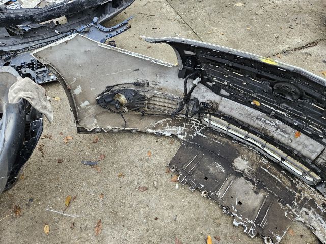 bontott OPEL INSIGNIA Első Lökhárító (Részeivel)