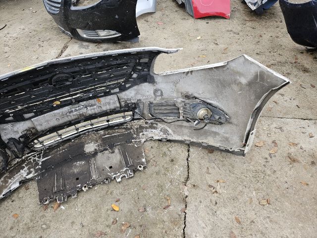 bontott OPEL INSIGNIA Első Lökhárító (Részeivel)