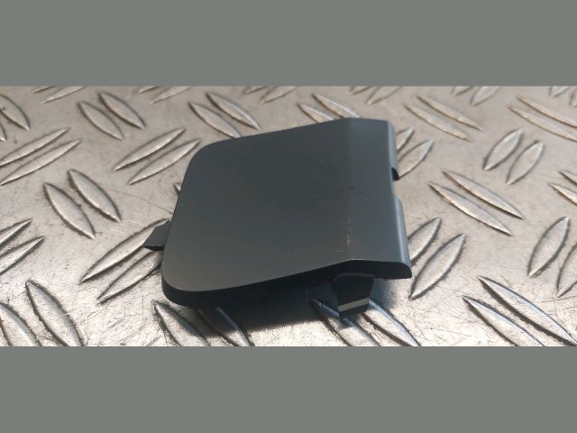 bontott OPEL INSIGNIA Első Vonószem Burkolat