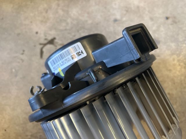 bontott OPEL INSIGNIA Fűtőmotor (Klímás)