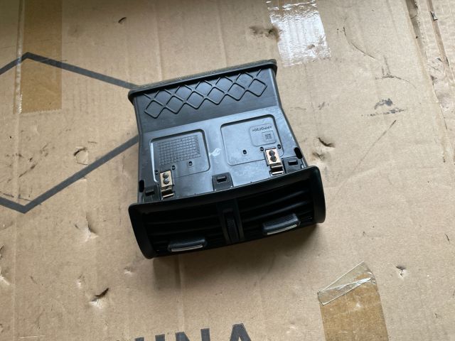 bontott OPEL INSIGNIA Hátsó középső Szellőző