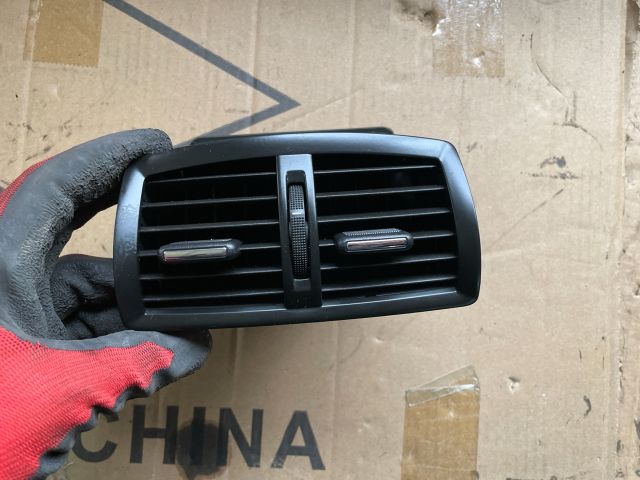 bontott OPEL INSIGNIA Hátsó középső Szellőző