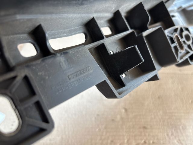 bontott OPEL INSIGNIA Homlokfal Burkolat