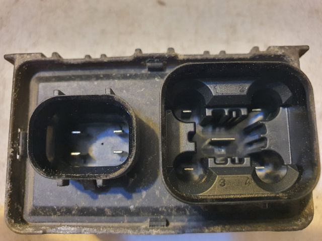 bontott OPEL INSIGNIA Izzító Relé