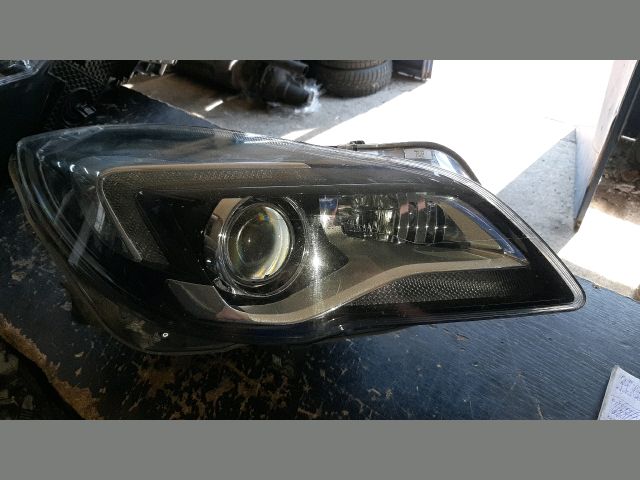 bontott OPEL INSIGNIA Jobb Fényszóró