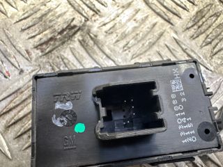 bontott OPEL INSIGNIA Jobb hátsó Ablakemelő Kapcsoló