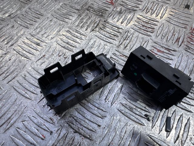 bontott OPEL INSIGNIA Jobb hátsó Ablakemelő Kapcsoló