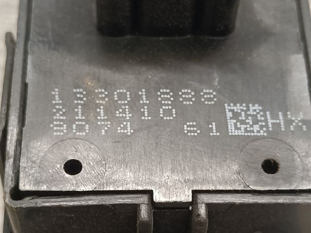 bontott OPEL INSIGNIA Jobb hátsó Ablakemelő Kapcsoló