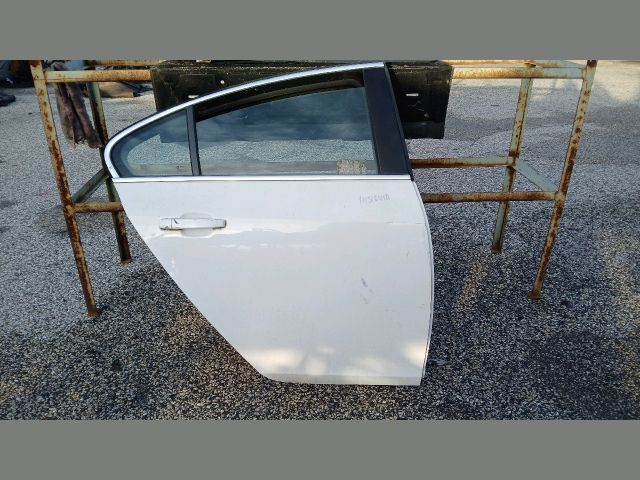 bontott OPEL INSIGNIA Jobb hátsó Ajtó (Részeivel)