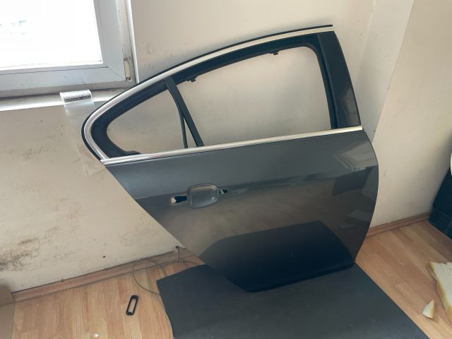 bontott OPEL INSIGNIA Jobb hátsó Ajtó (Üres lemez)