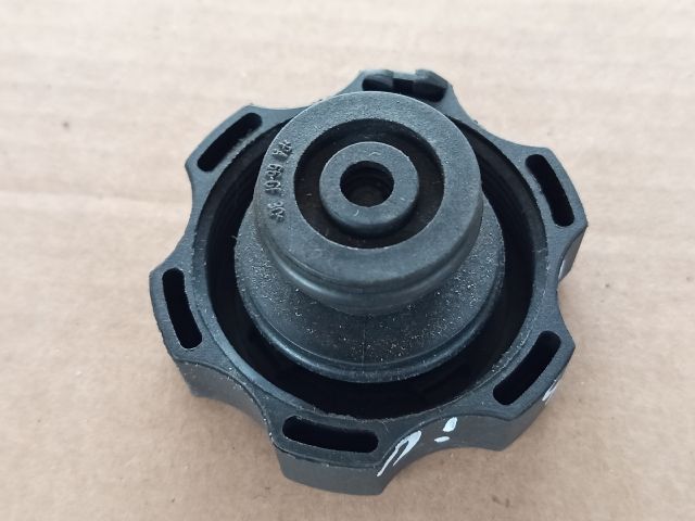 bontott OPEL INSIGNIA Kiegyenlítőtartály Sapka