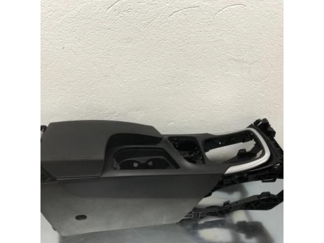 bontott OPEL INSIGNIA Könyöklő