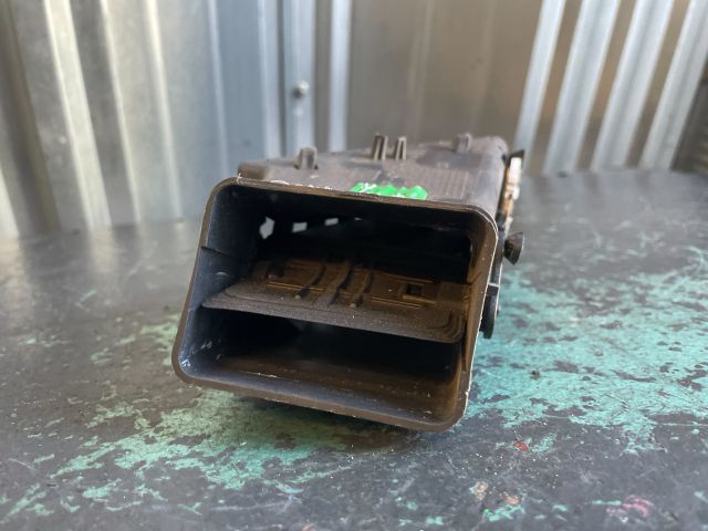 bontott OPEL INSIGNIA Középső Jobb Szellőző