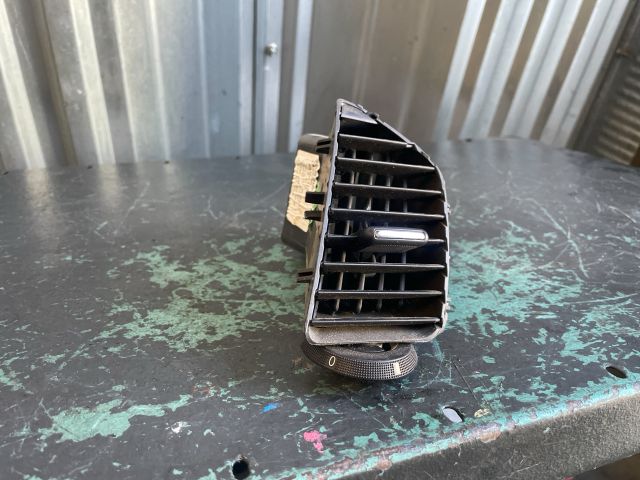 bontott OPEL INSIGNIA Középső Jobb Szellőző