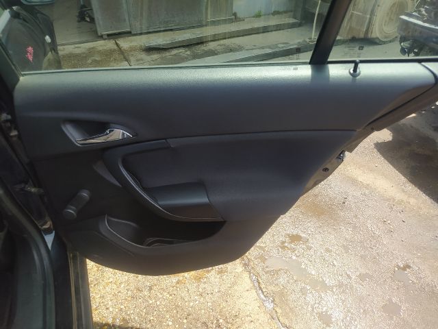 bontott OPEL INSIGNIA Padlószőnyeg