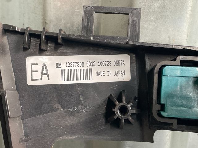 bontott OPEL INSIGNIA Rádió / CD Keret