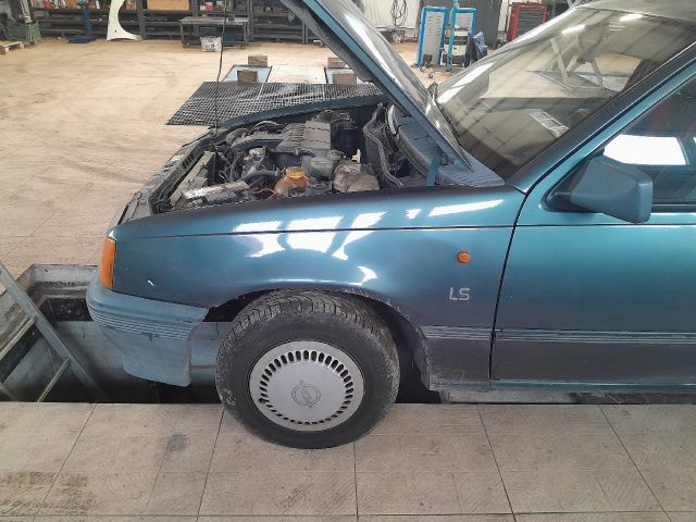 bontott OPEL KADETT Bal hátsó Ablakemelő Szerkezet (Mechanikus)