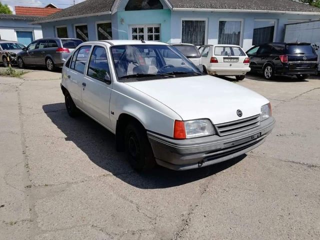 bontott OPEL KADETT Első Lökhárító (Üresen)