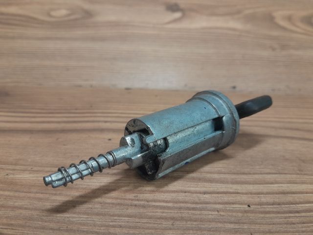 bontott OPEL KADETT Gyújtáskapcsoló Zárbetét