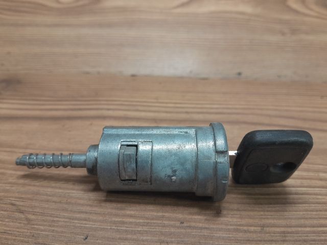 bontott OPEL KADETT Gyújtáskapcsoló Zárbetét