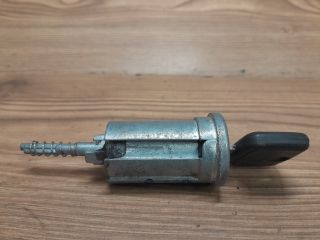 bontott OPEL KADETT Gyújtáskapcsoló Zárbetét