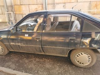 bontott OPEL KADETT Hűtőrács