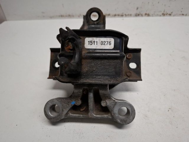 bontott OPEL KARL Motor Tartó Bak Jobb