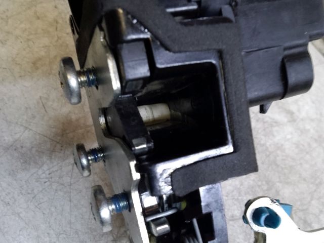 bontott OPEL KARL Bal első Ajtózár