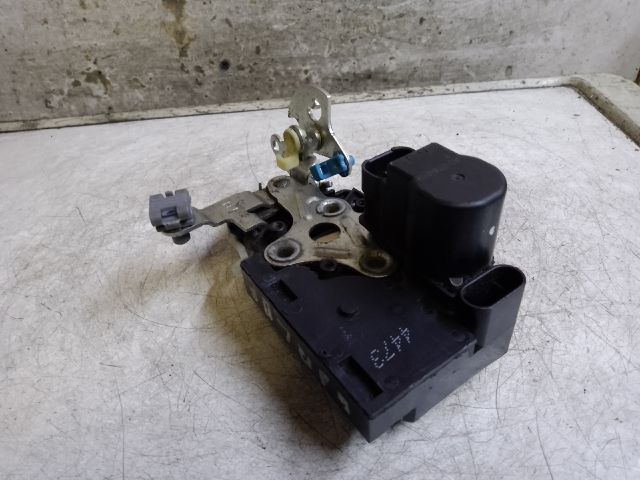 bontott OPEL KARL Bal első Ajtózár