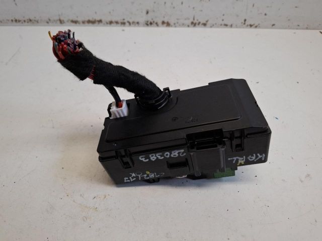 bontott OPEL KARL Biztosítéktábla Utastér