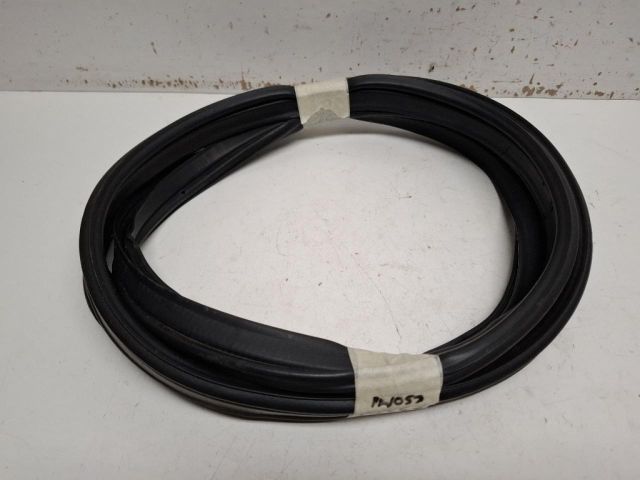 bontott OPEL KARL Csomagtérajtó Gumikéder