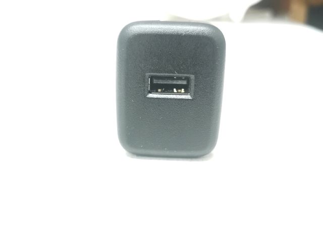 bontott OPEL KARL USB Aljzat