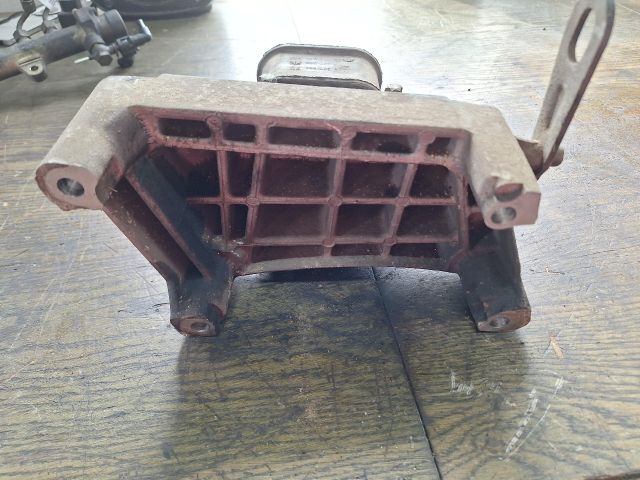 bontott OPEL MERIVA A Motor Tartó Bak (Fém)