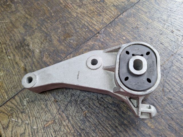 bontott OPEL MERIVA A Váltó Tartó Bak (Pozíciófüggetlen)