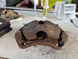 bontott OPEL MERIVA A Bal első Féknyereg Munkahengerrel