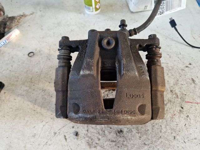 bontott OPEL MERIVA A Bal első Féknyereg Munkahengerrel