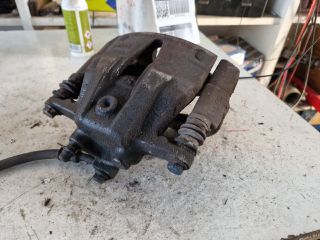 bontott OPEL MERIVA A Bal első Féknyereg Munkahengerrel