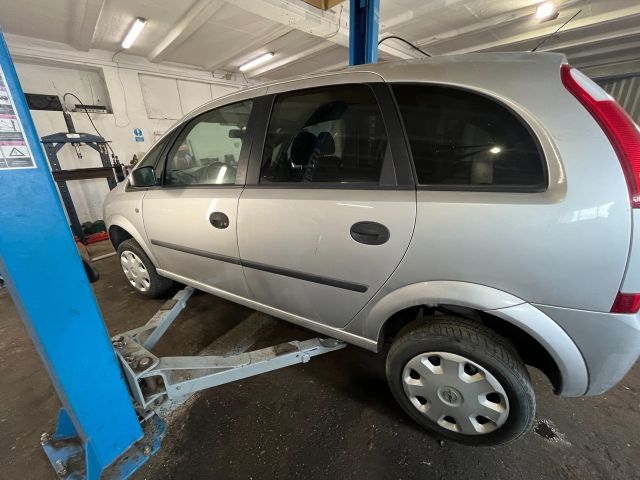 bontott OPEL MERIVA A Felső Motorburkolat