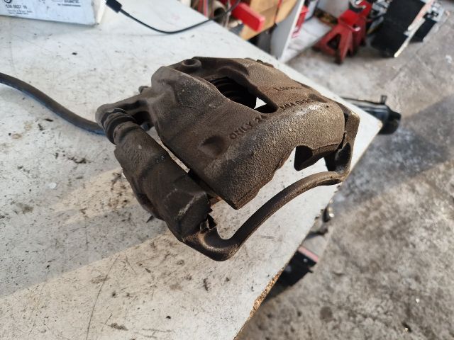 bontott OPEL MERIVA A Jobb első Féknyereg Munkahengerrel