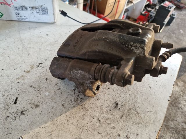 bontott OPEL MERIVA A Jobb első Féknyereg Munkahengerrel