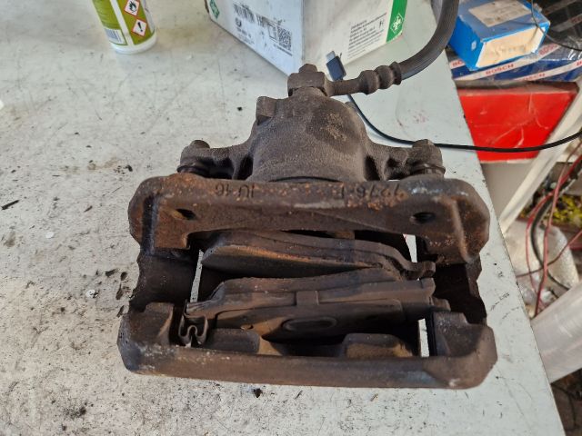 bontott OPEL MERIVA A Jobb első Féknyereg Munkahengerrel