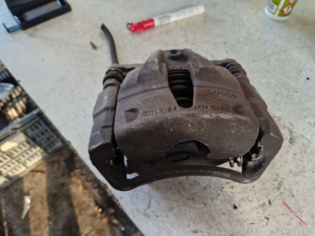 bontott OPEL MERIVA A Jobb első Féknyereg Munkahengerrel