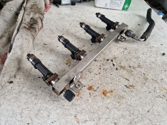 bontott OPEL MERIVA A Porlasztó Sor / Híd