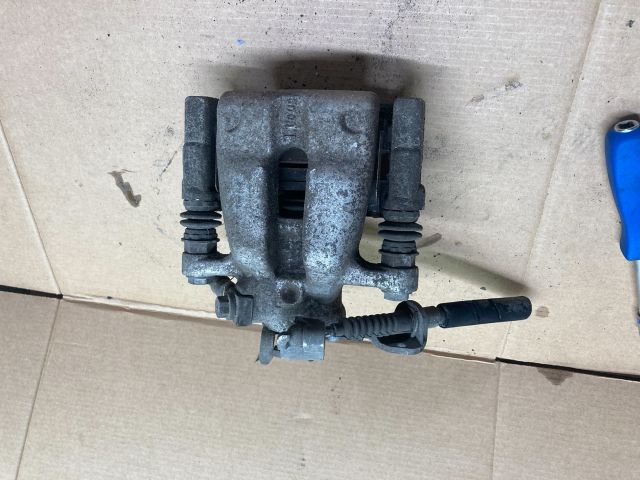 bontott OPEL MERIVA A Jobb hátsó Féknyereg Munkahengerrel